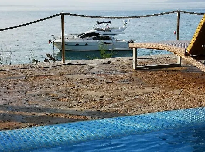 Bella Vista House Hotel *