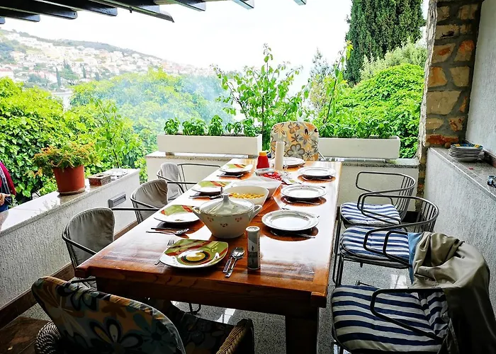 Bella Vista House Hotel *